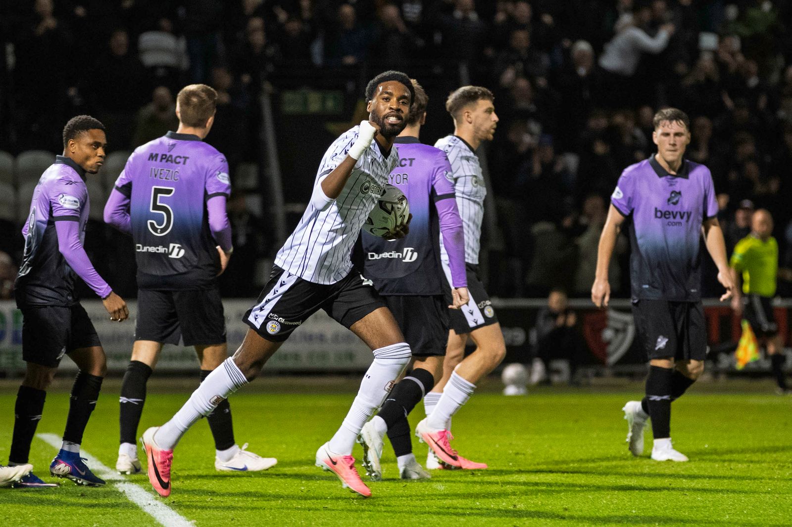 Late equaliser sees Saints grab share of the spoils