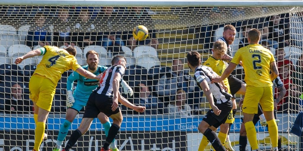 Saints defeated by Hibernian