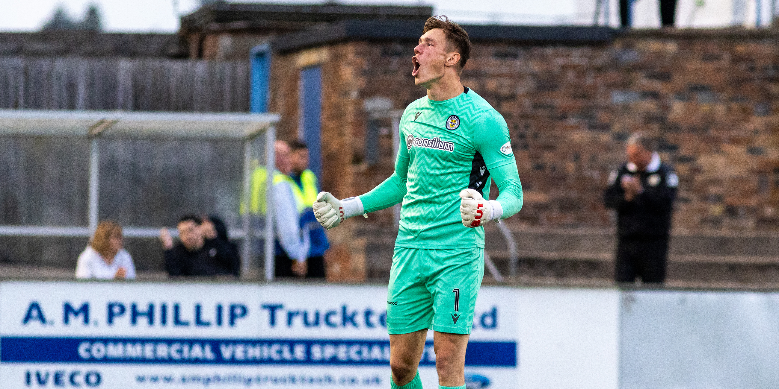 Peter Urminsky celebrates at full-time