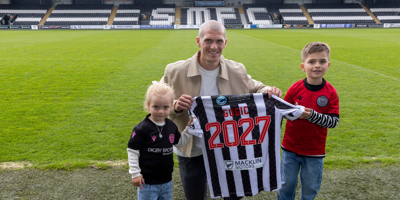 Alex Gogic with his kids after signing new deal
