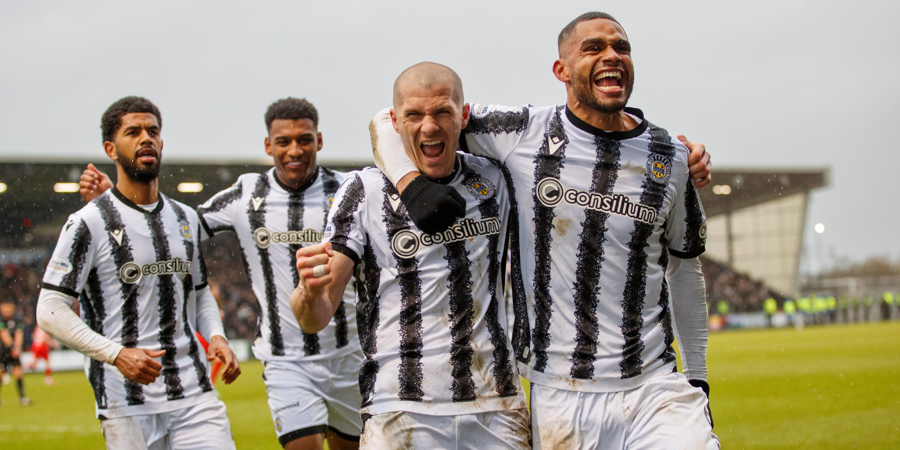 Alex Gogic celebrates his goal (Image: Allan Picken)